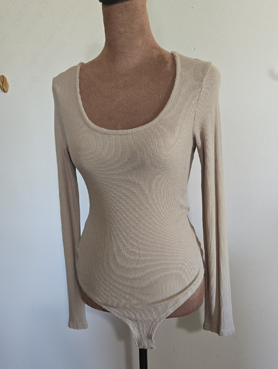 POL Tops - T41 POL Ribbed Bodysuit Tan Sz Md Snap Closure Stretch Full Booty Round Neck